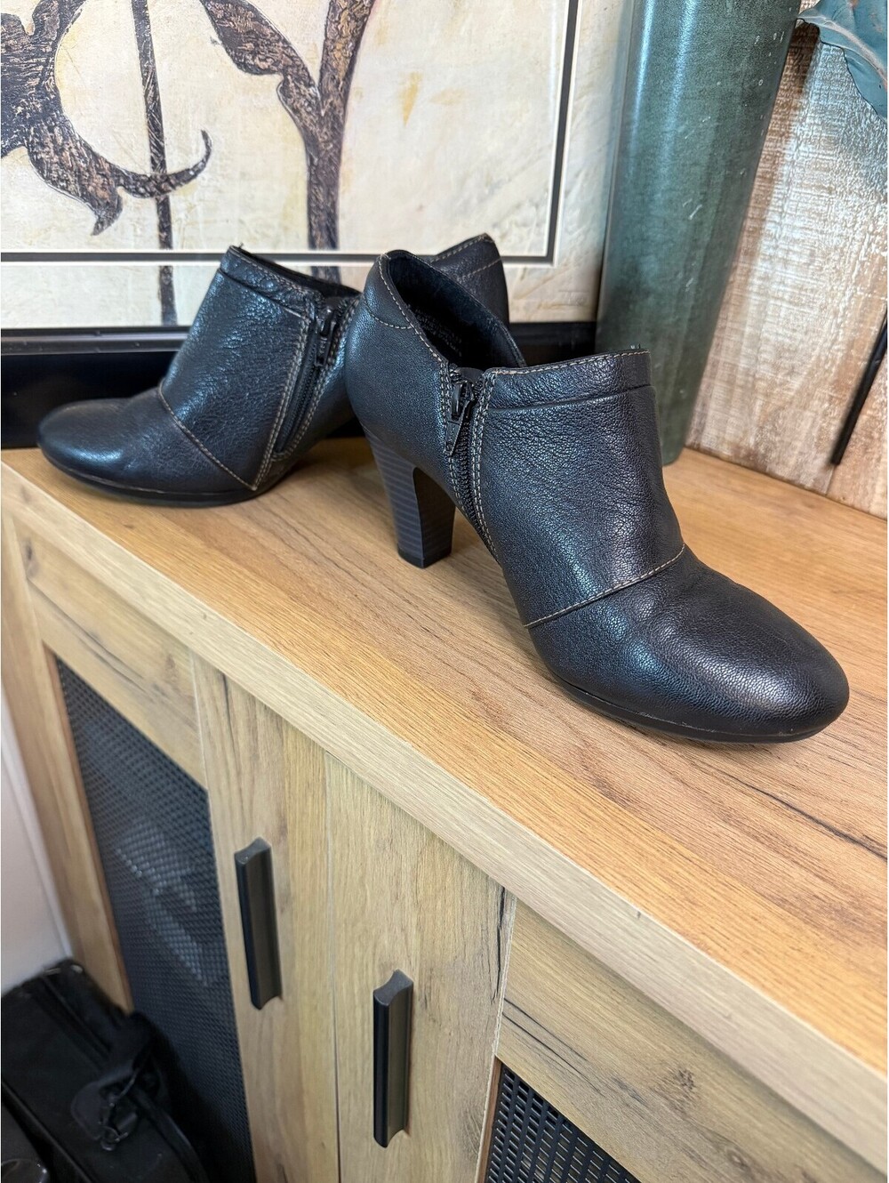 Clarks Women's 7.5 Black Leather Ankle Booties Side Zipper